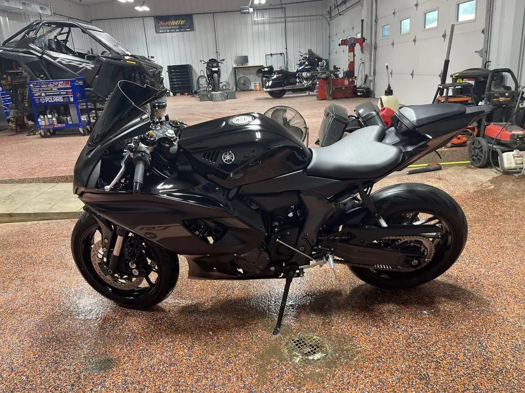 2025 Yamaha YZF-R7