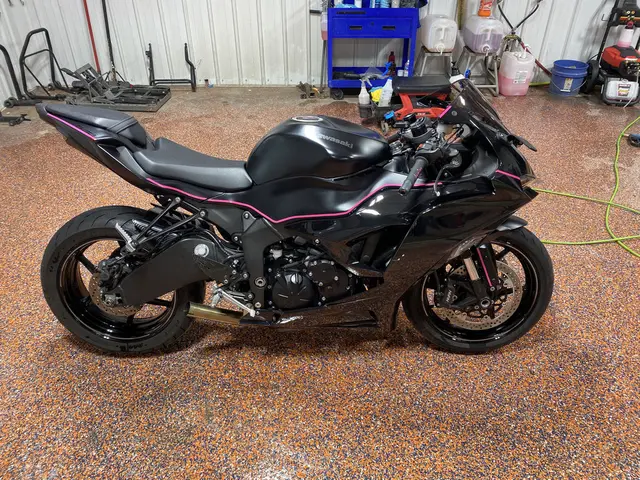 2024 Kawasaki Ninja ZX-6R Metallic Flat Spark Black/Ebony