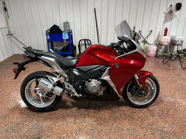 2010 Honda VFR12FDAA