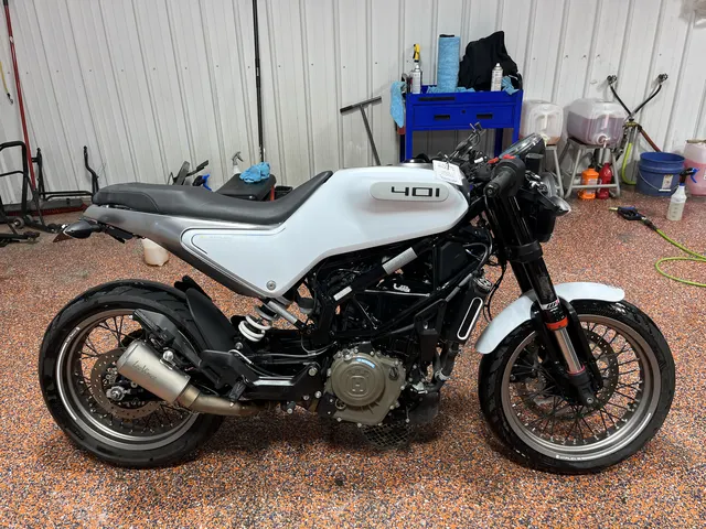 2022 Husqvarna Svartpilen 401